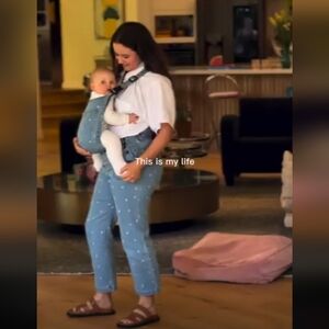 NWT The Mumsie Light Blue Denim Heart Ankle Baby Carry Denim Overalls Size Med